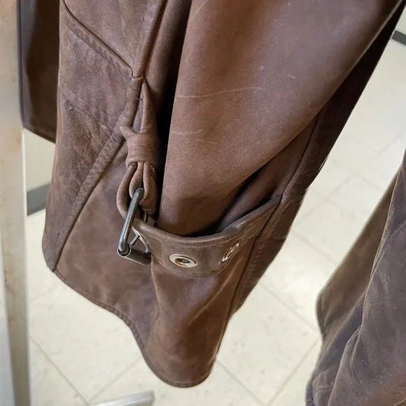 Men's Luxurious Brown Leather Jacket - Picture 5 of 10